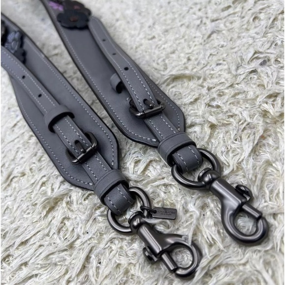 ISO A MATCHING COACH TEA ROSE SHOULDER STRAP TO match THIS TEA ROSE DINKY BAG - Picture 12 of 14